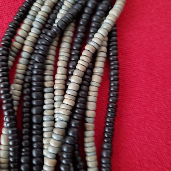 Vintage Beaded Necklace - Picture 5 of 8